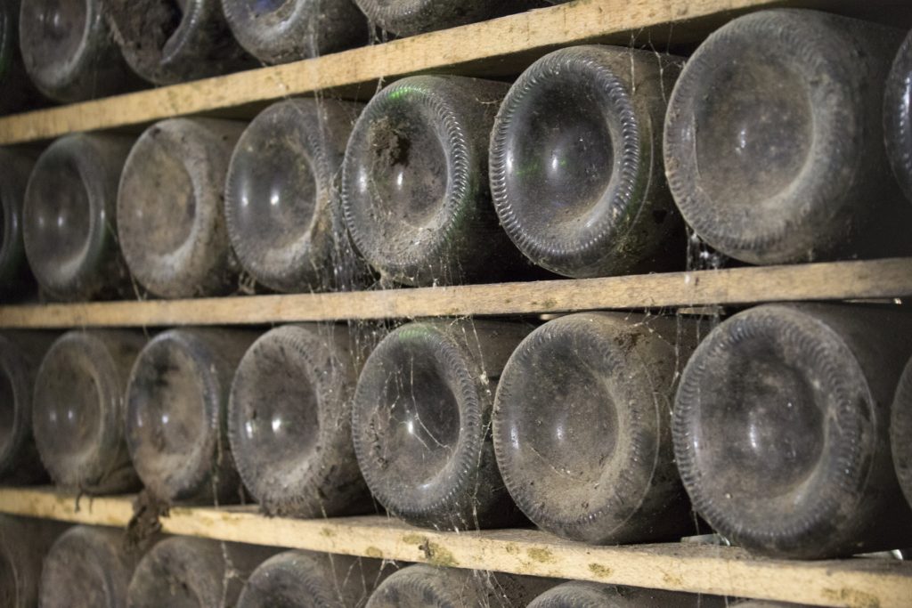 Botellas de vino viejo