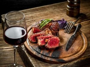 La guía práctica para maridar vino y carnes